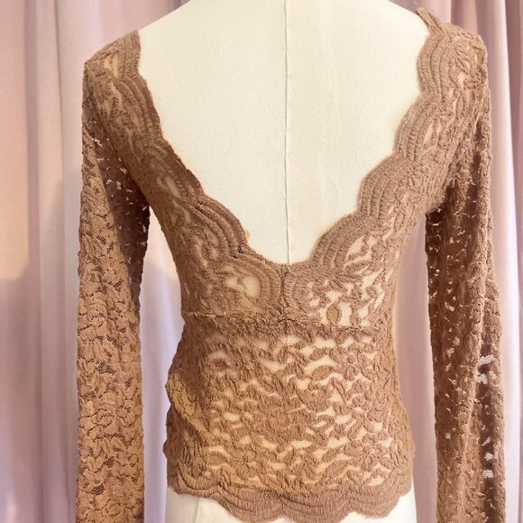 Zara Backless Floral Lace Long Sleeve Top in Tan - Picture 2 of 4